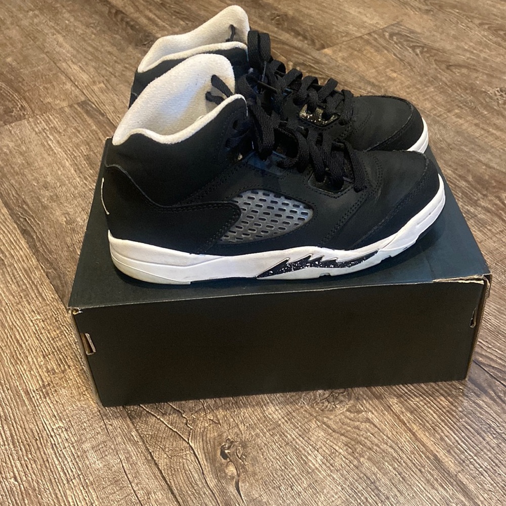 2021
Authentic Air Jordan 5 Retro GS 'Oreo' 2021  size 1Y 🖤 🤍